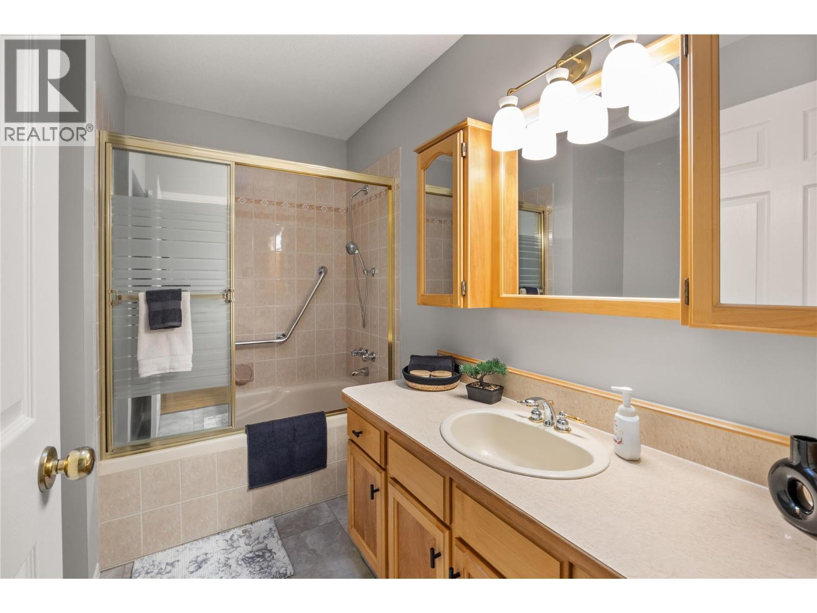 3096 South Main Street Unit# 23, Penticton, BC - Indoor Photo Showing Bathroom