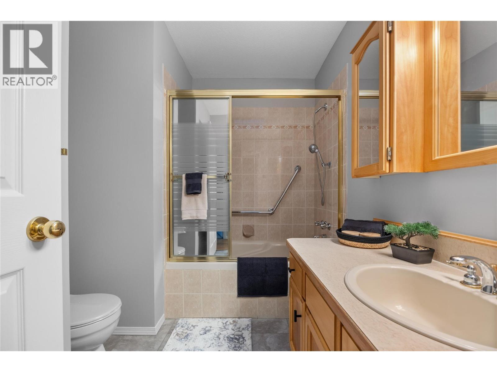 3096 South Main Street Unit# 23, Penticton, BC - Indoor Photo Showing Bathroom