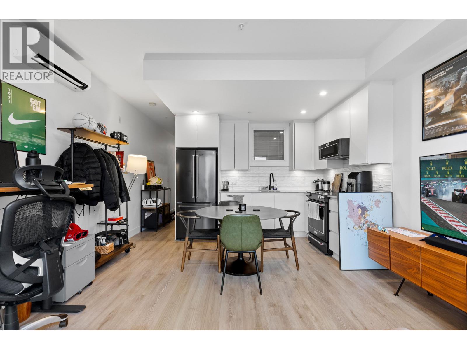 2404 2180 Kelly Avenue, Port Coquitlam, BC - Indoor Photo Showing Kitchen With Stainless Steel Kitchen With Upgraded Kitchen