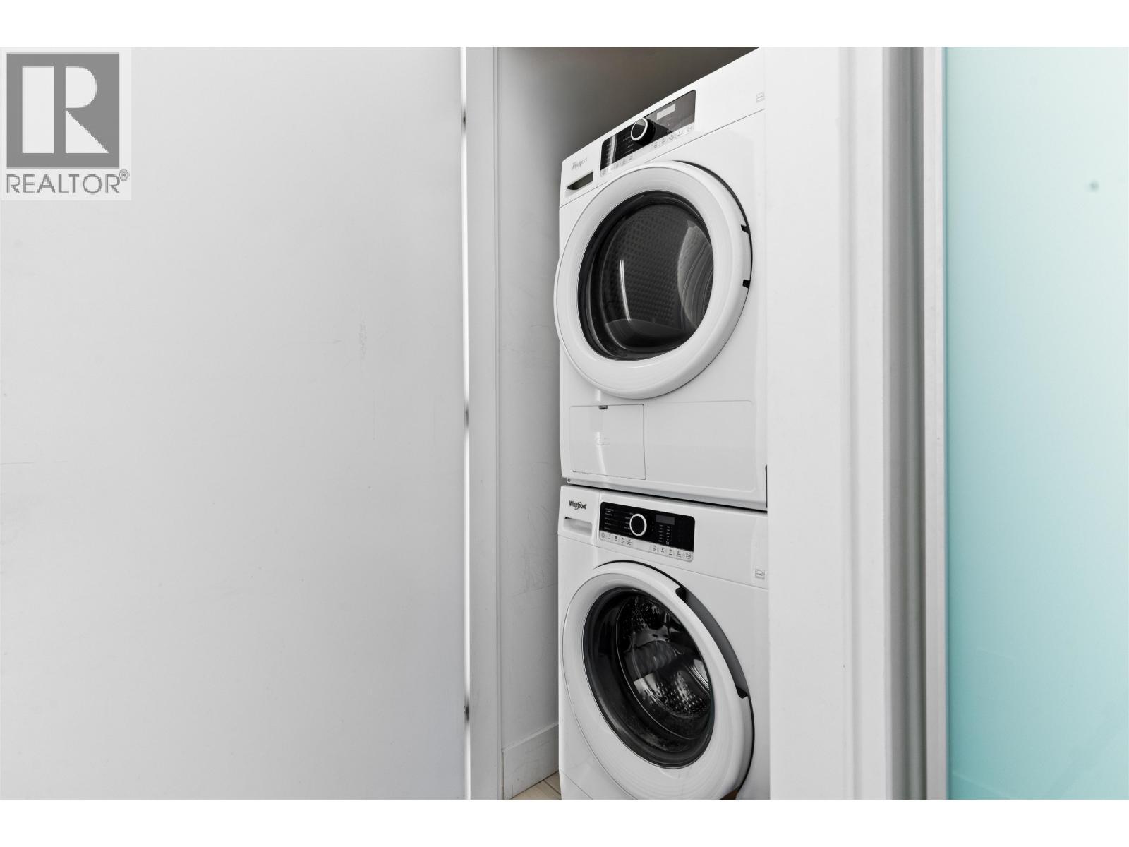 2404 2180 Kelly Avenue, Port Coquitlam, BC - Indoor Photo Showing Laundry Room