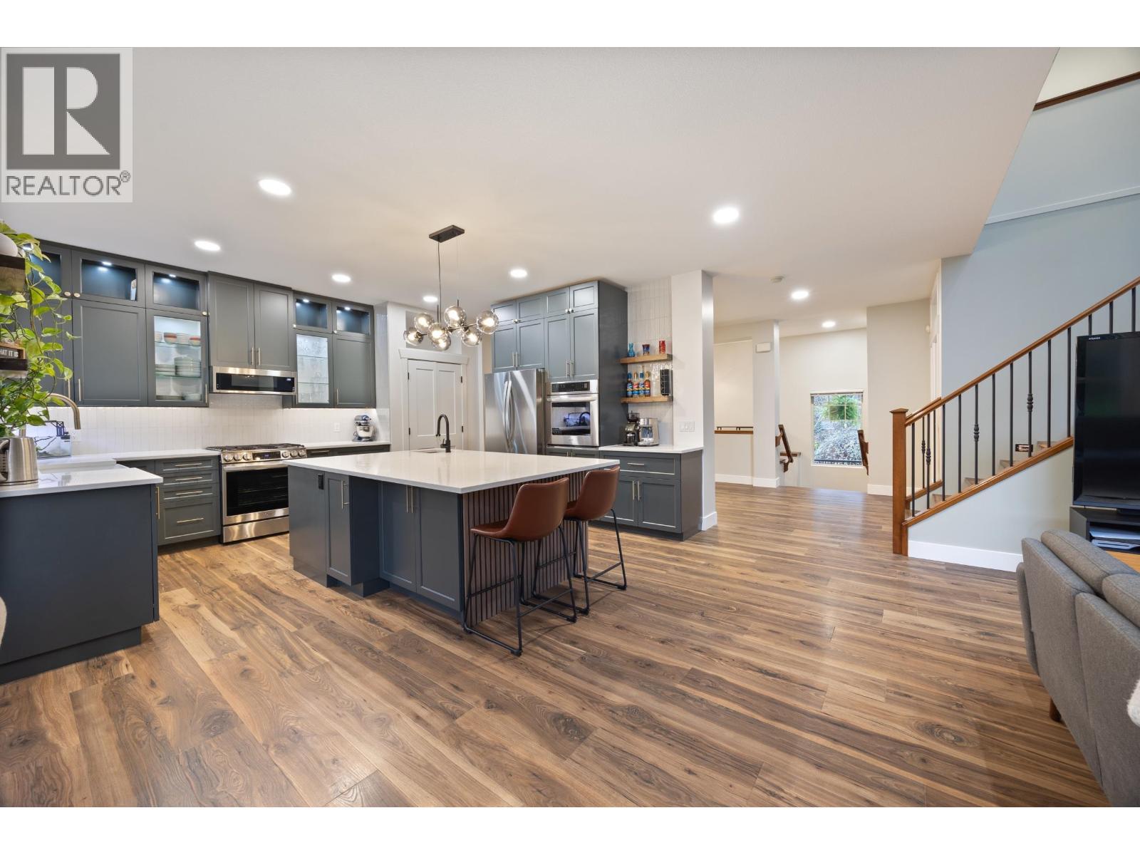 24440 Mcclure Drive, Maple Ridge, BC - Indoor Photo Showing Kitchen With Upgraded Kitchen