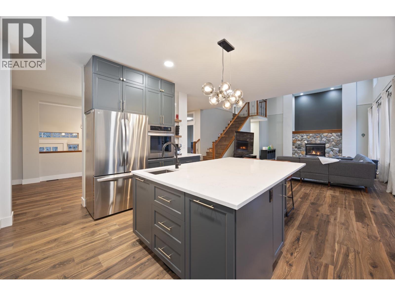 24440 Mcclure Drive, Maple Ridge, BC - Indoor Photo Showing Kitchen