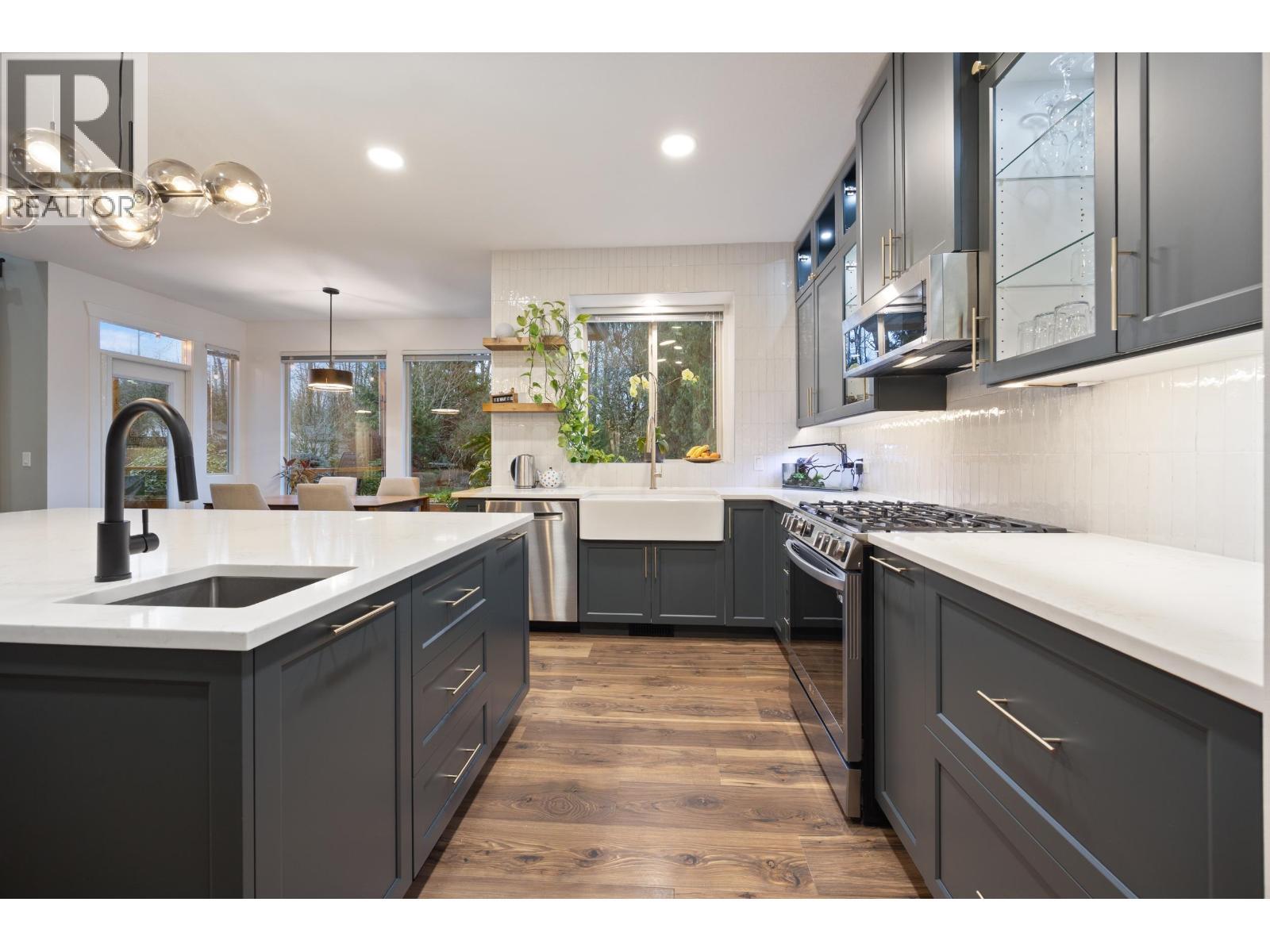 24440 Mcclure Drive, Maple Ridge, BC - Indoor Photo Showing Kitchen With Upgraded Kitchen
