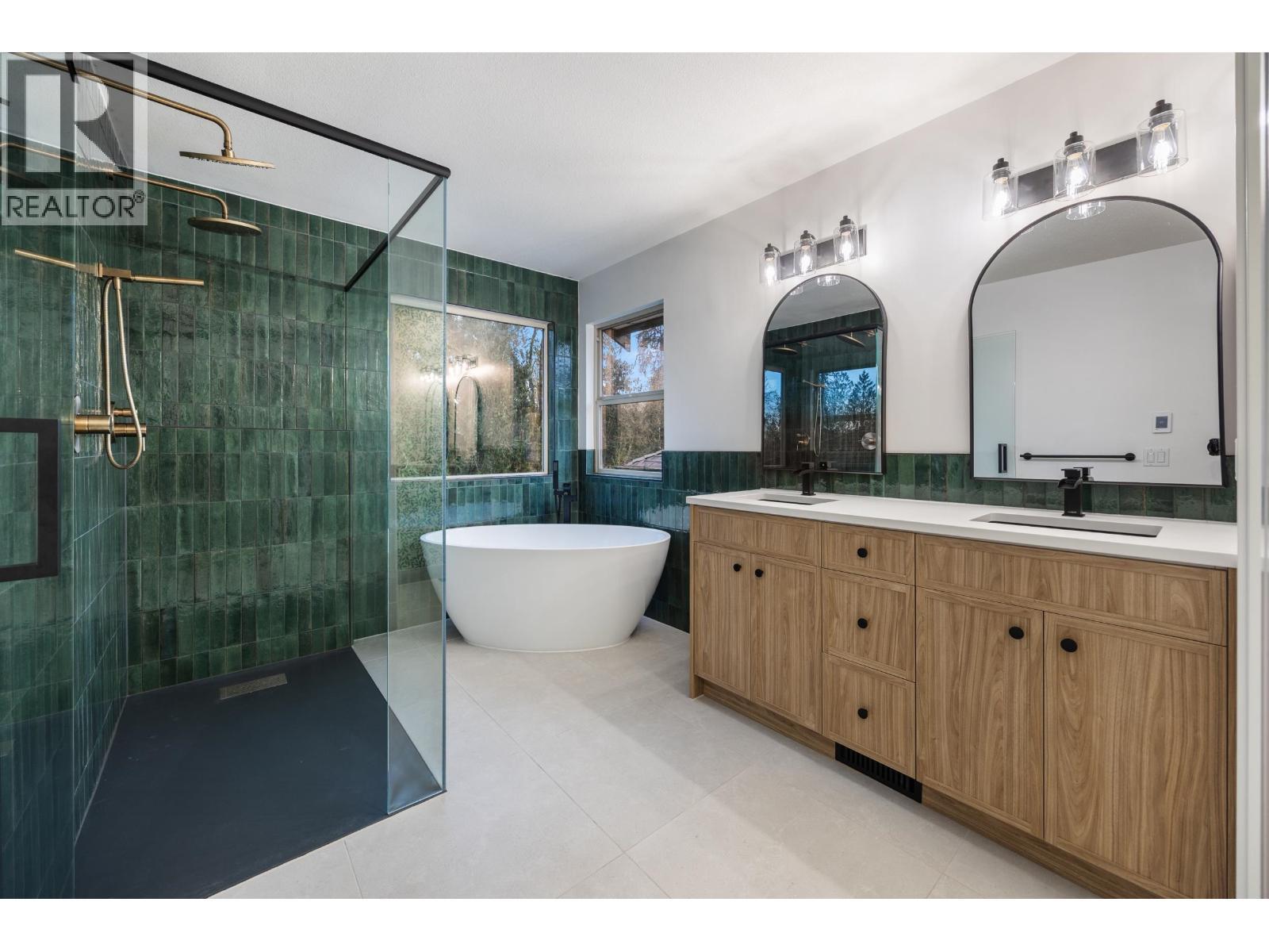 24440 Mcclure Drive, Maple Ridge, BC - Indoor Photo Showing Bathroom