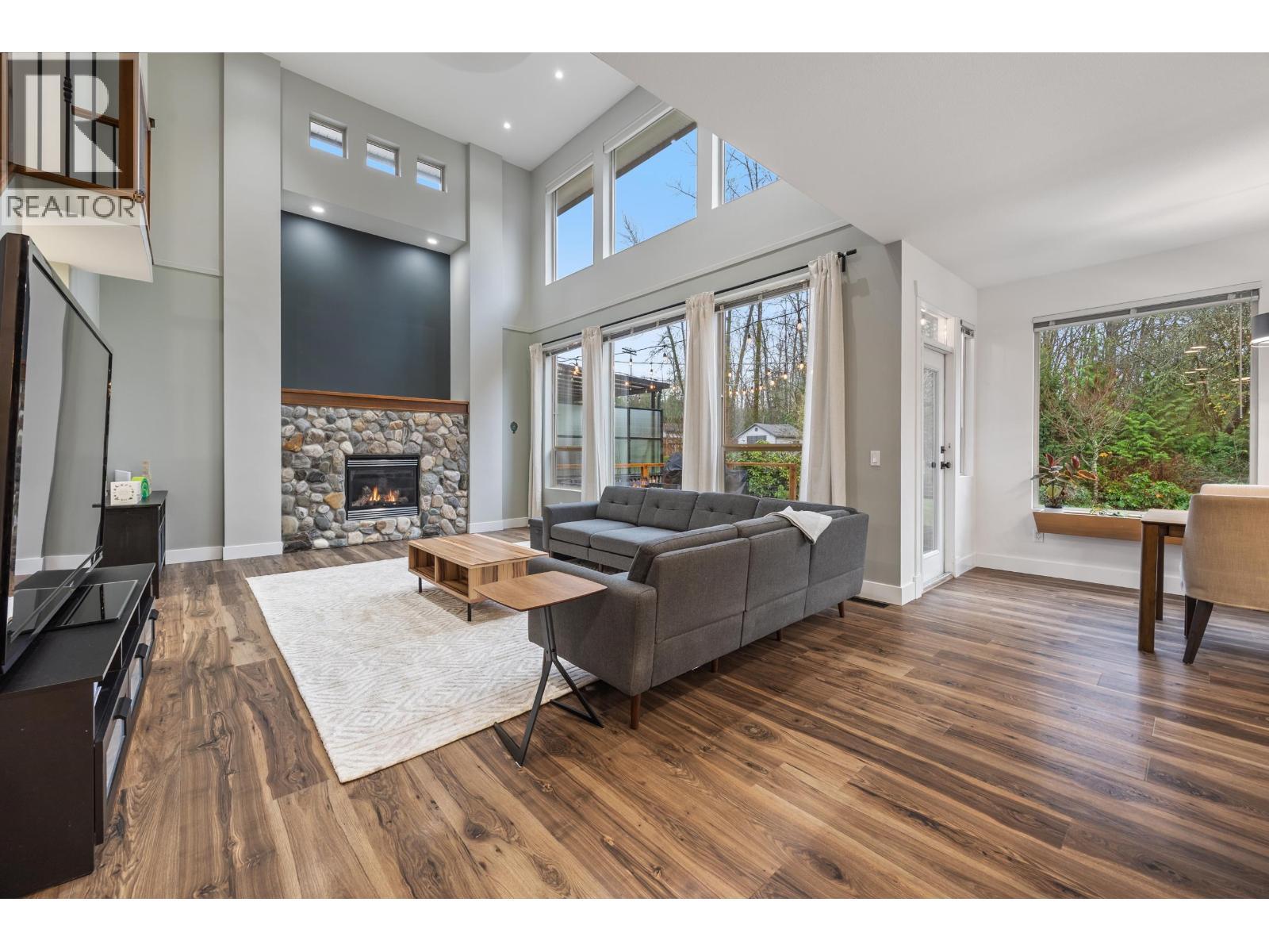 24440 Mcclure Drive, Maple Ridge, BC - Indoor Photo Showing Living Room With Fireplace