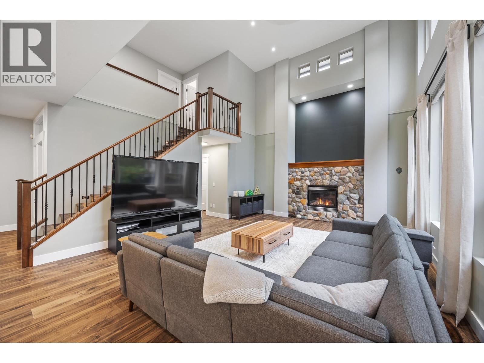 24440 Mcclure Drive, Maple Ridge, BC - Indoor Photo Showing Living Room With Fireplace