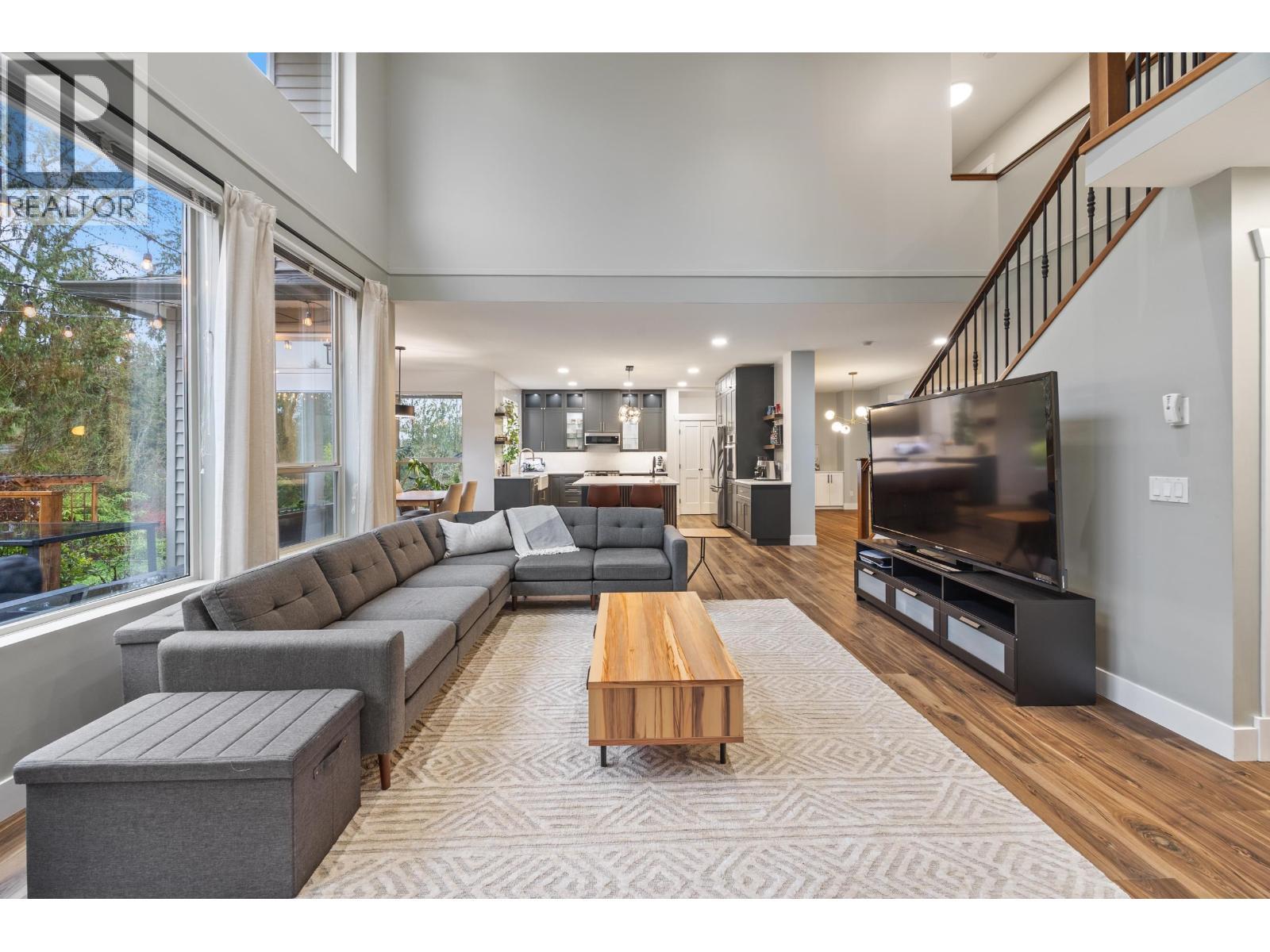 24440 Mcclure Drive, Maple Ridge, BC - Indoor Photo Showing Living Room