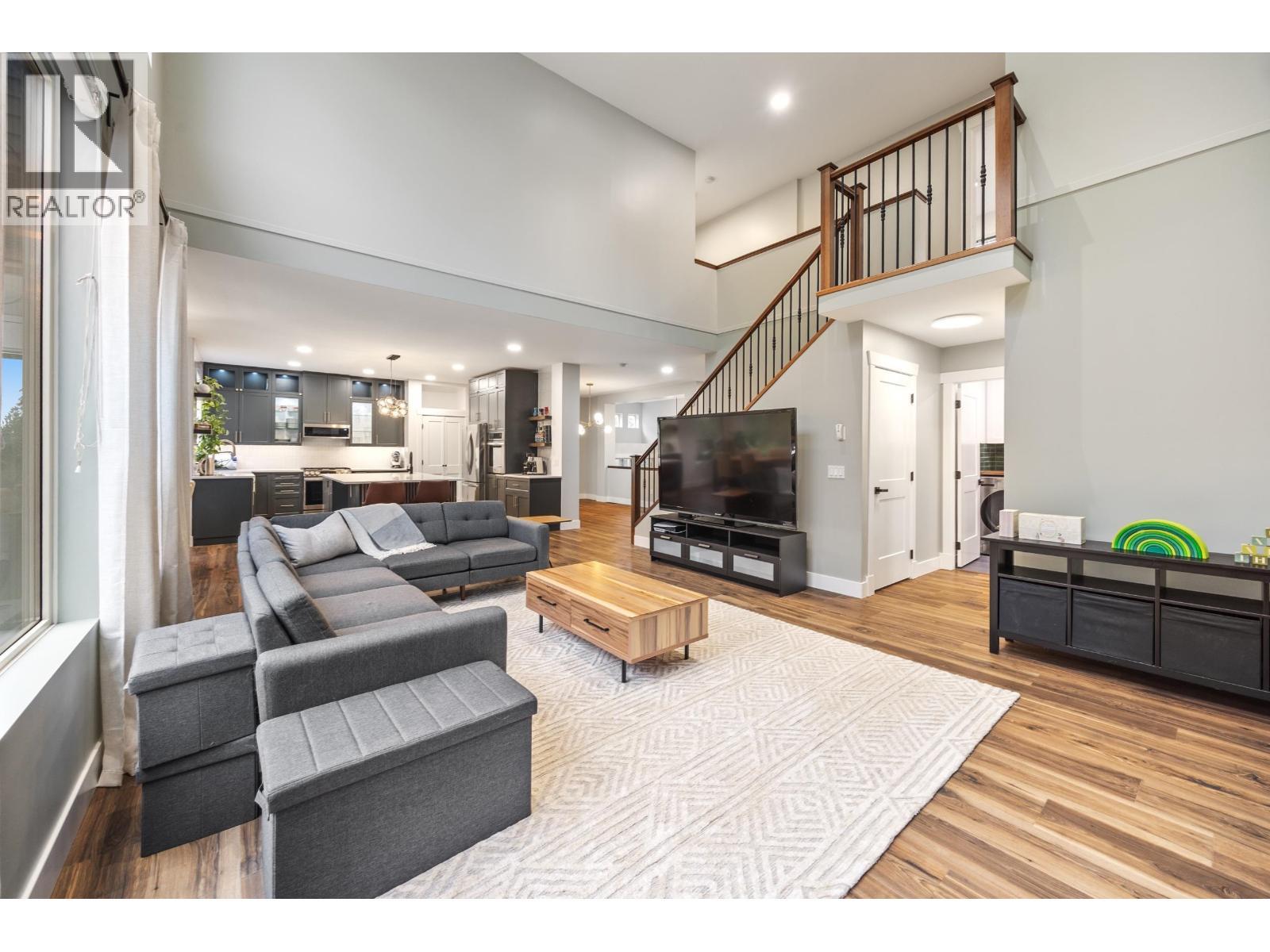 24440 Mcclure Drive, Maple Ridge, BC - Indoor Photo Showing Living Room