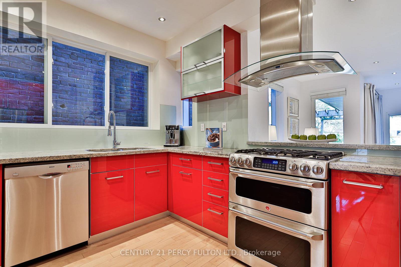 536 Crawford Street, Toronto, ON - Indoor Photo Showing Kitchen