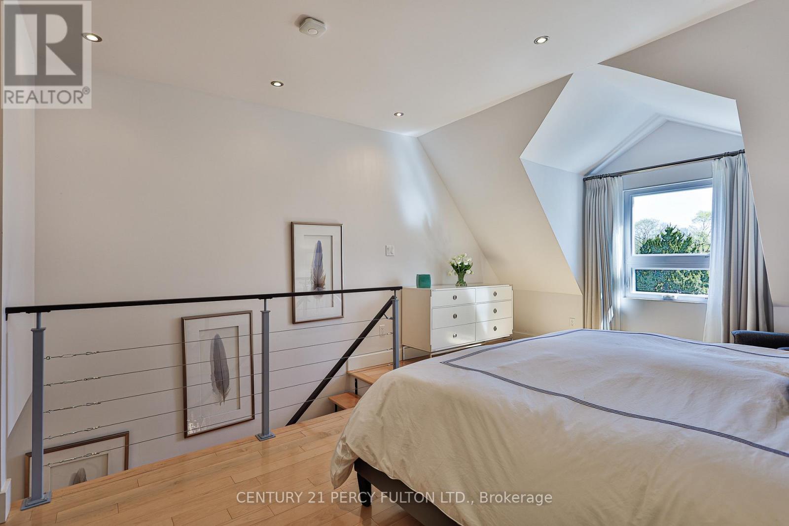 536 Crawford Street, Toronto, ON - Indoor Photo Showing Bedroom