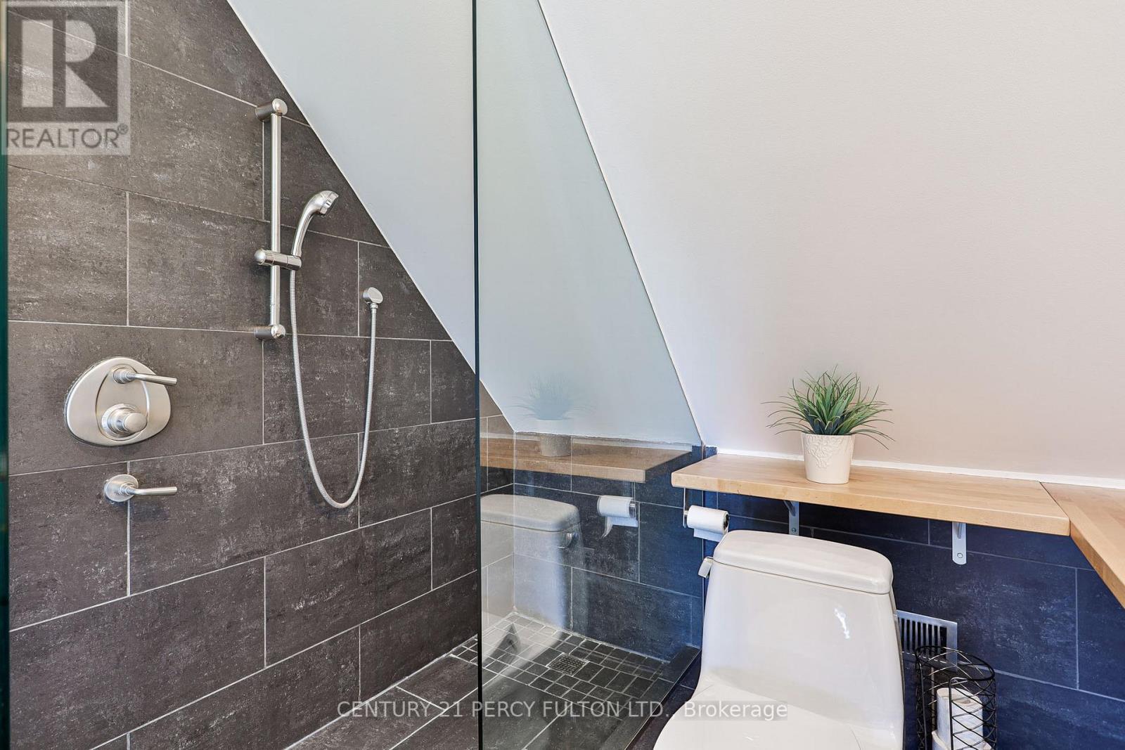 536 Crawford Street, Toronto, ON - Indoor Photo Showing Bathroom