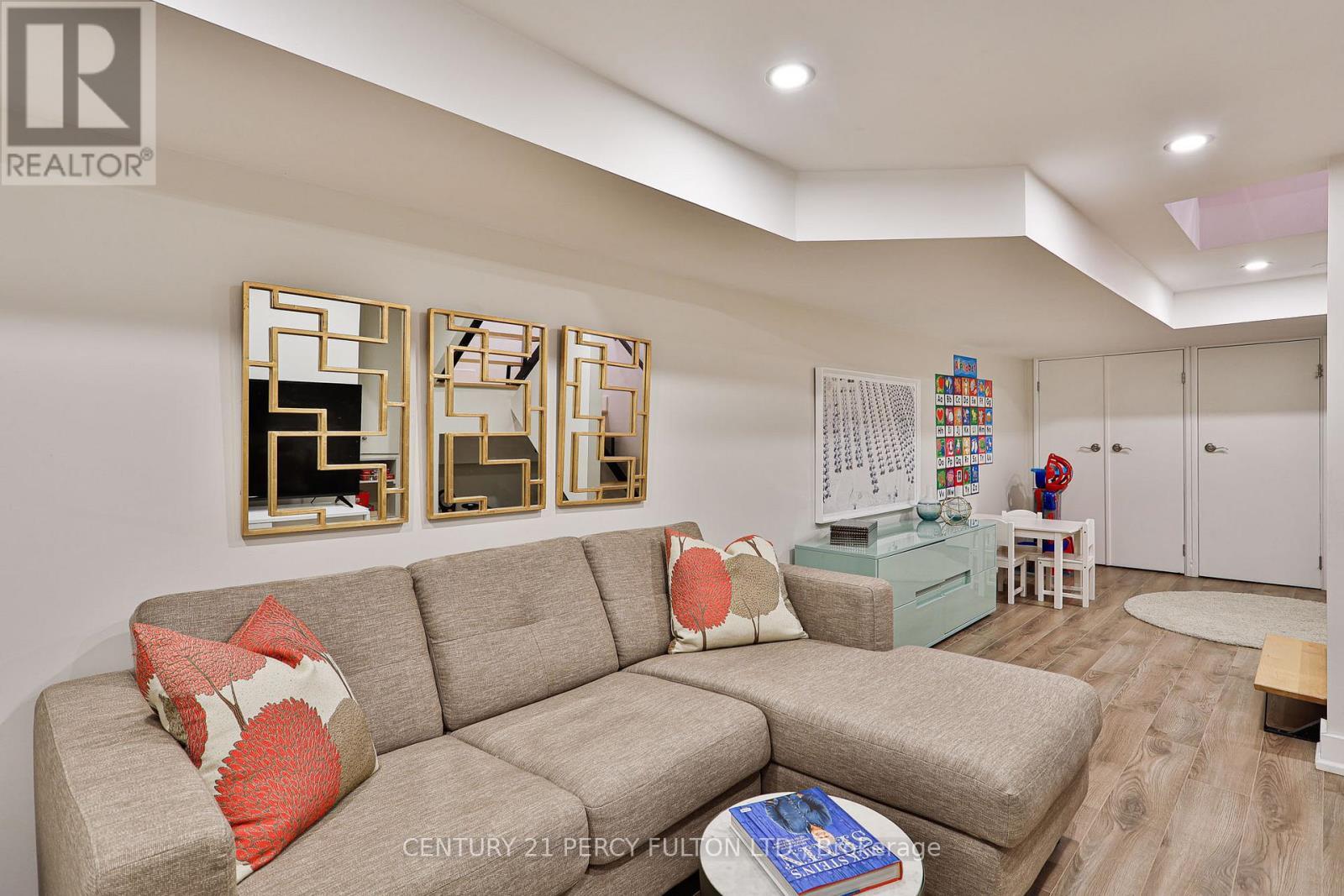 536 Crawford Street, Toronto, ON - Indoor Photo Showing Living Room