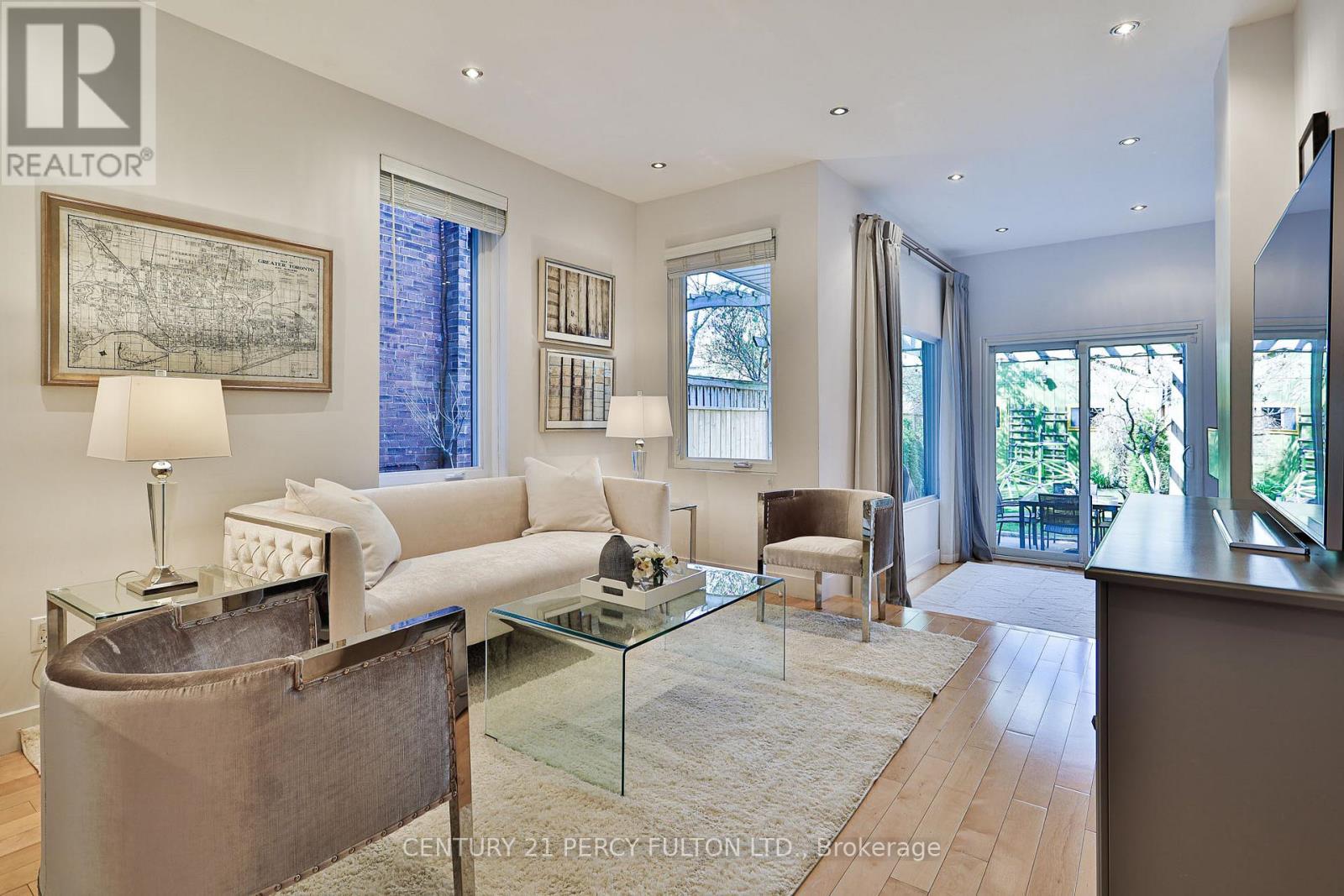 536 Crawford Street, Toronto, ON - Indoor Photo Showing Living Room