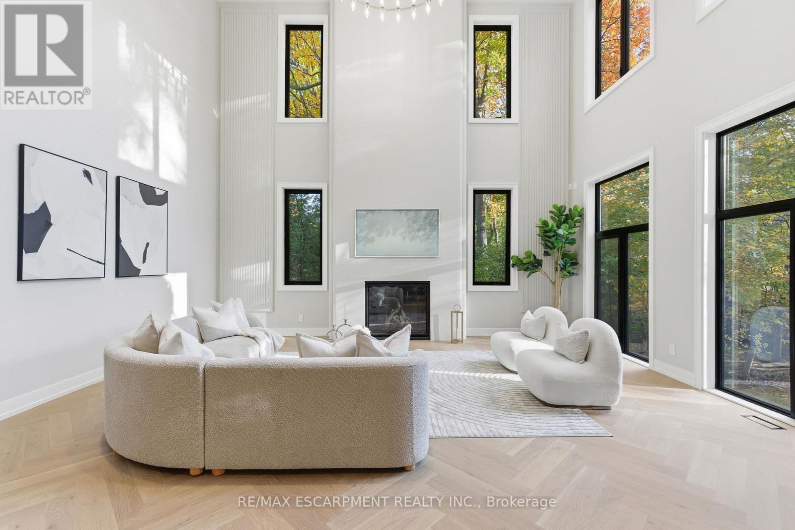 1380 Birchwood Heights Drive, Mississauga, ON - Indoor With Fireplace