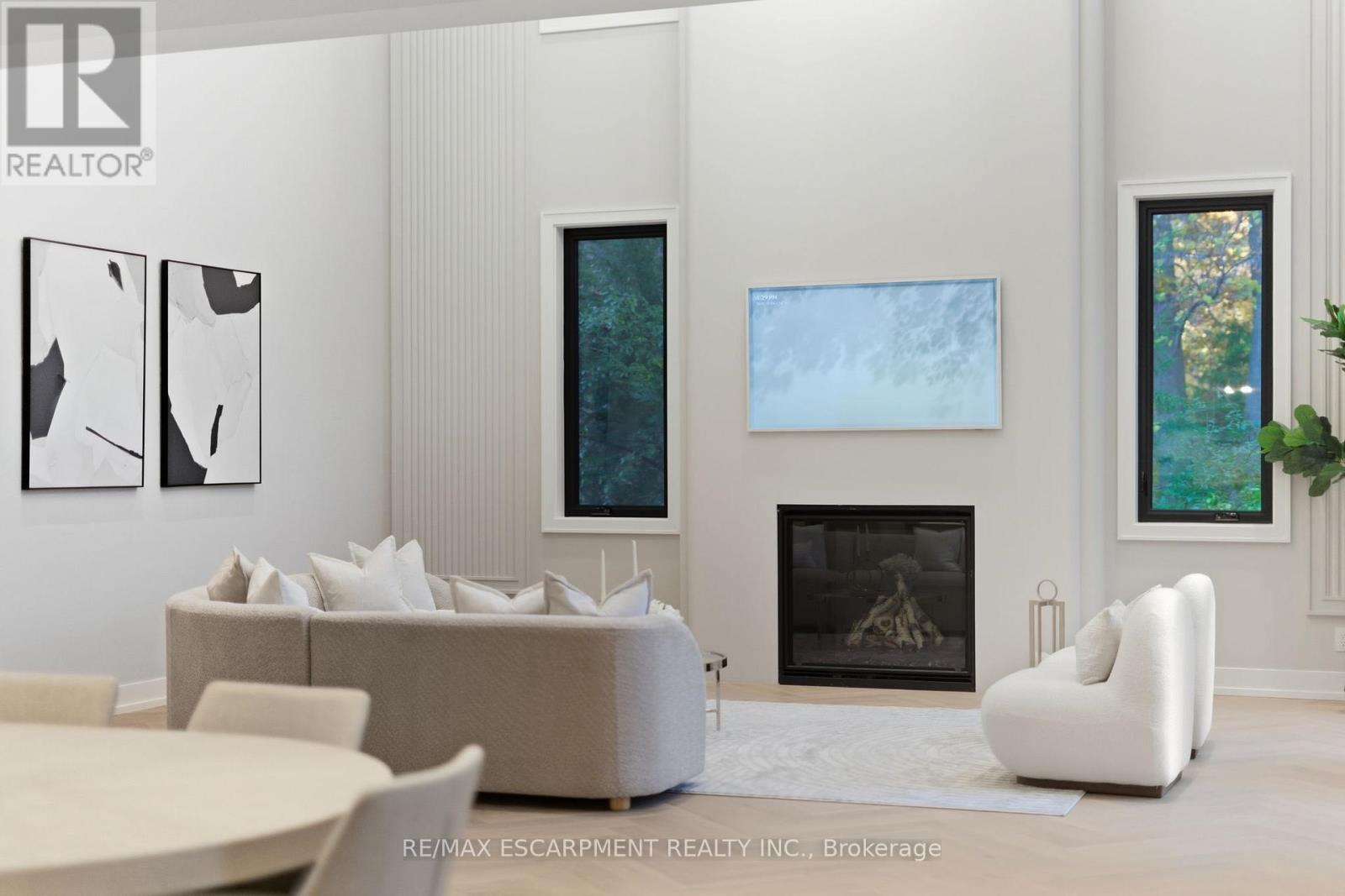 1380 Birchwood Heights Drive, Mississauga, ON - Indoor With Fireplace