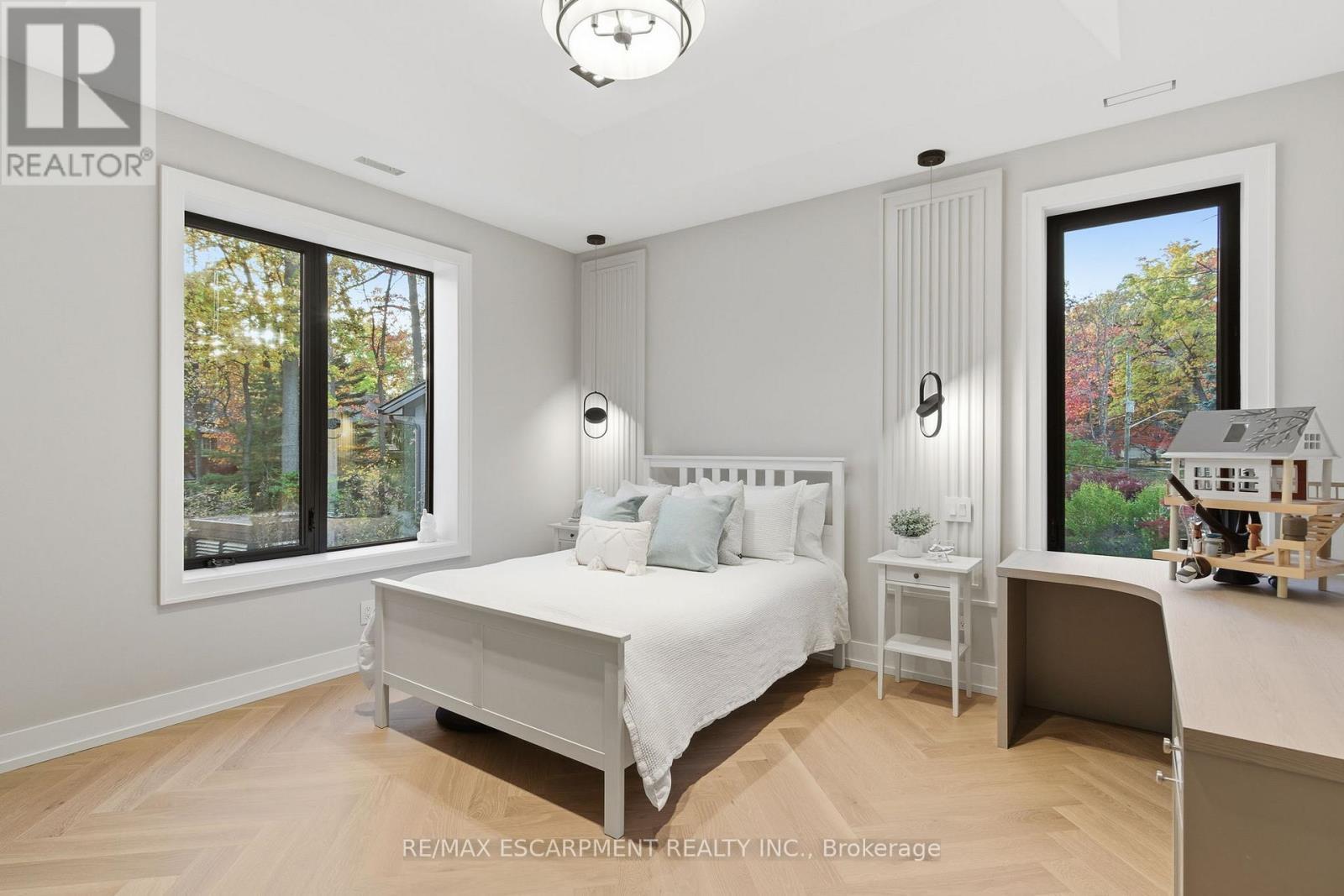 1380 Birchwood Heights Drive, Mississauga, ON - Indoor Photo Showing Bedroom