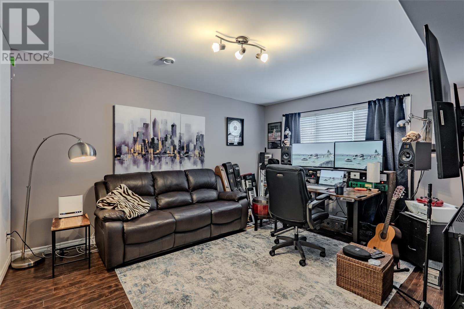 49 Magee Drive, Paradise, NL - Indoor