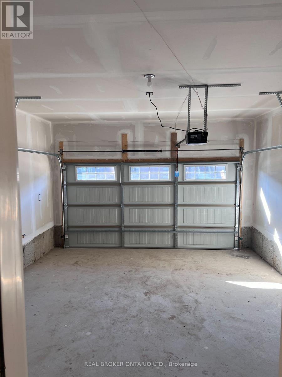 90 Sunflower Crescent, Thorold (Hurricane/Merrittville), ON - Indoor Photo Showing Garage