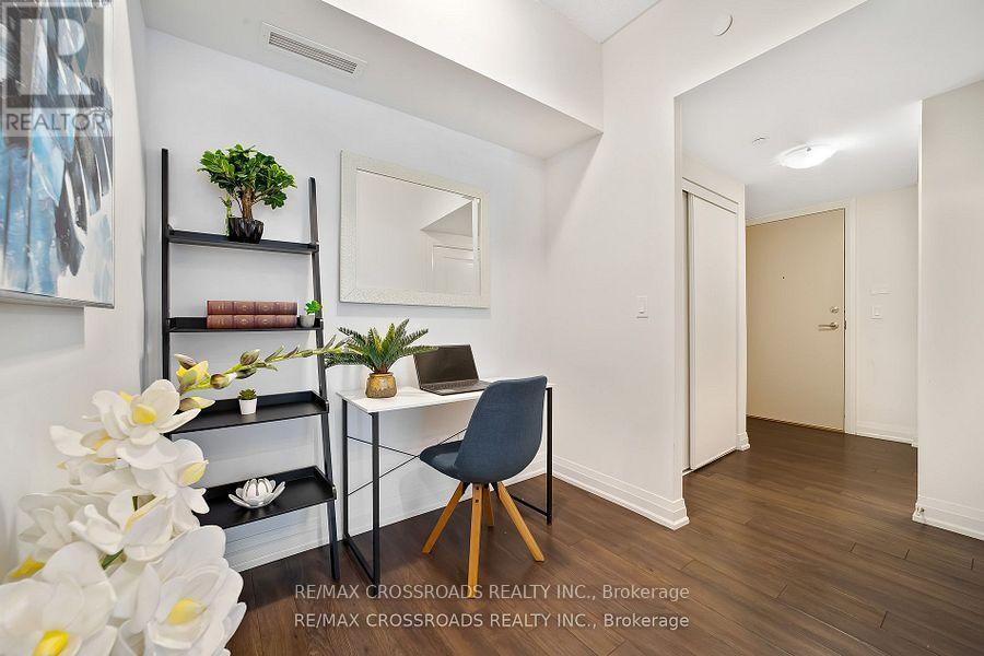 1910 - 20 Meadowglen Place, Toronto, ON