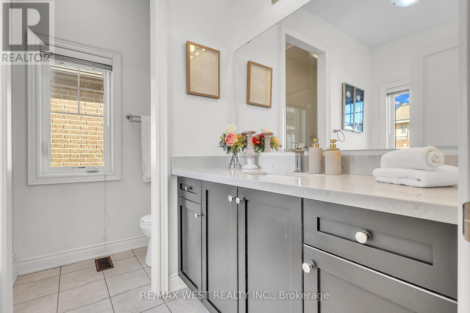 353 Moody Drive, Vaughan, ON - Indoor Photo Showing Bathroom