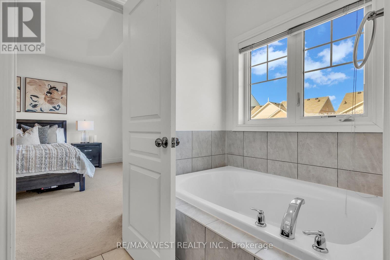 353 Moody Drive, Vaughan, ON - Indoor Photo Showing Bathroom