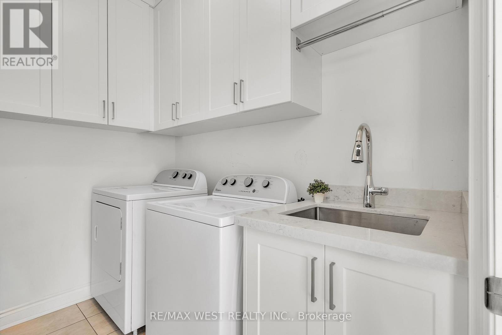 353 Moody Drive, Vaughan, ON - Indoor Photo Showing Laundry Room