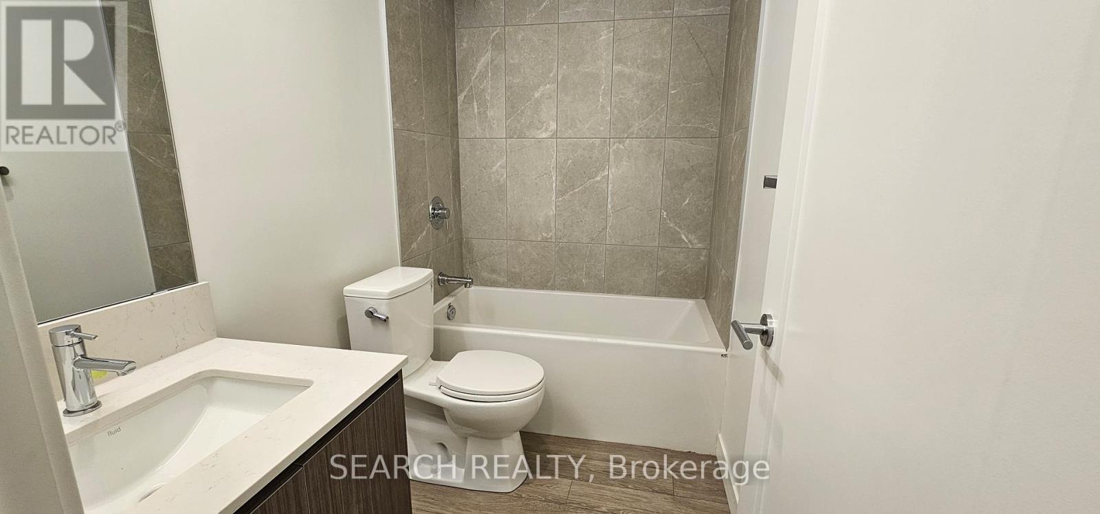 801 The Queensway, Toronto, ON - Indoor Photo Showing Bathroom