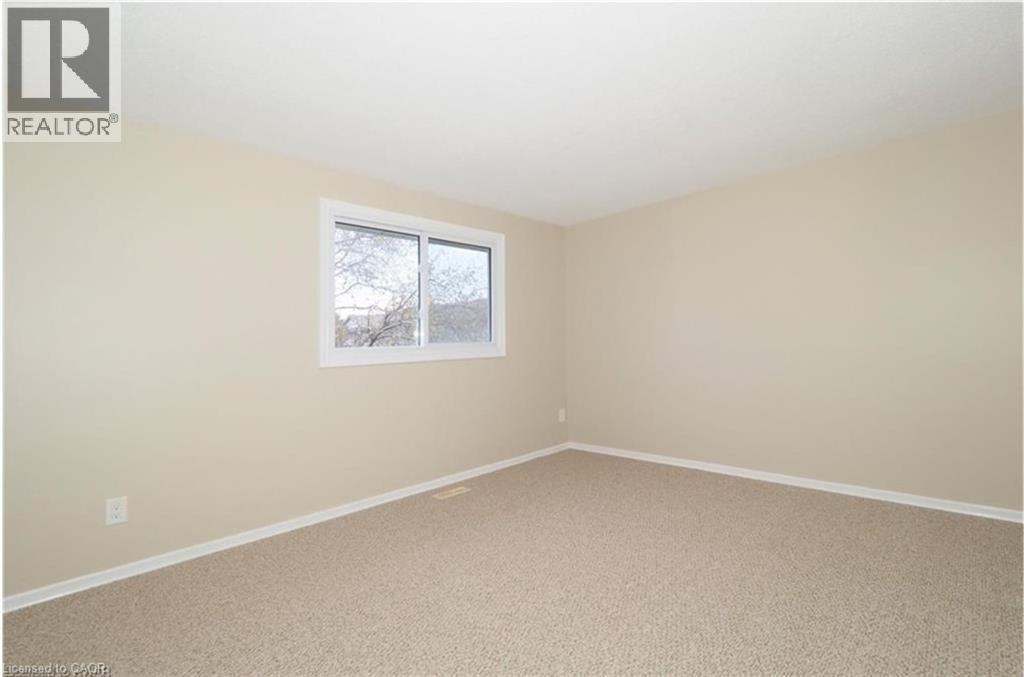 Carpeted spare room featuring baseboards - 455 Kingscourt Drive Unit# 3, Waterloo, ON - Indoor Photo Showing Other Room