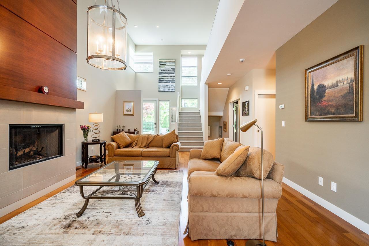 9 2603 162 Street, Surrey, BC - Indoor Photo Showing Living Room With Fireplace
