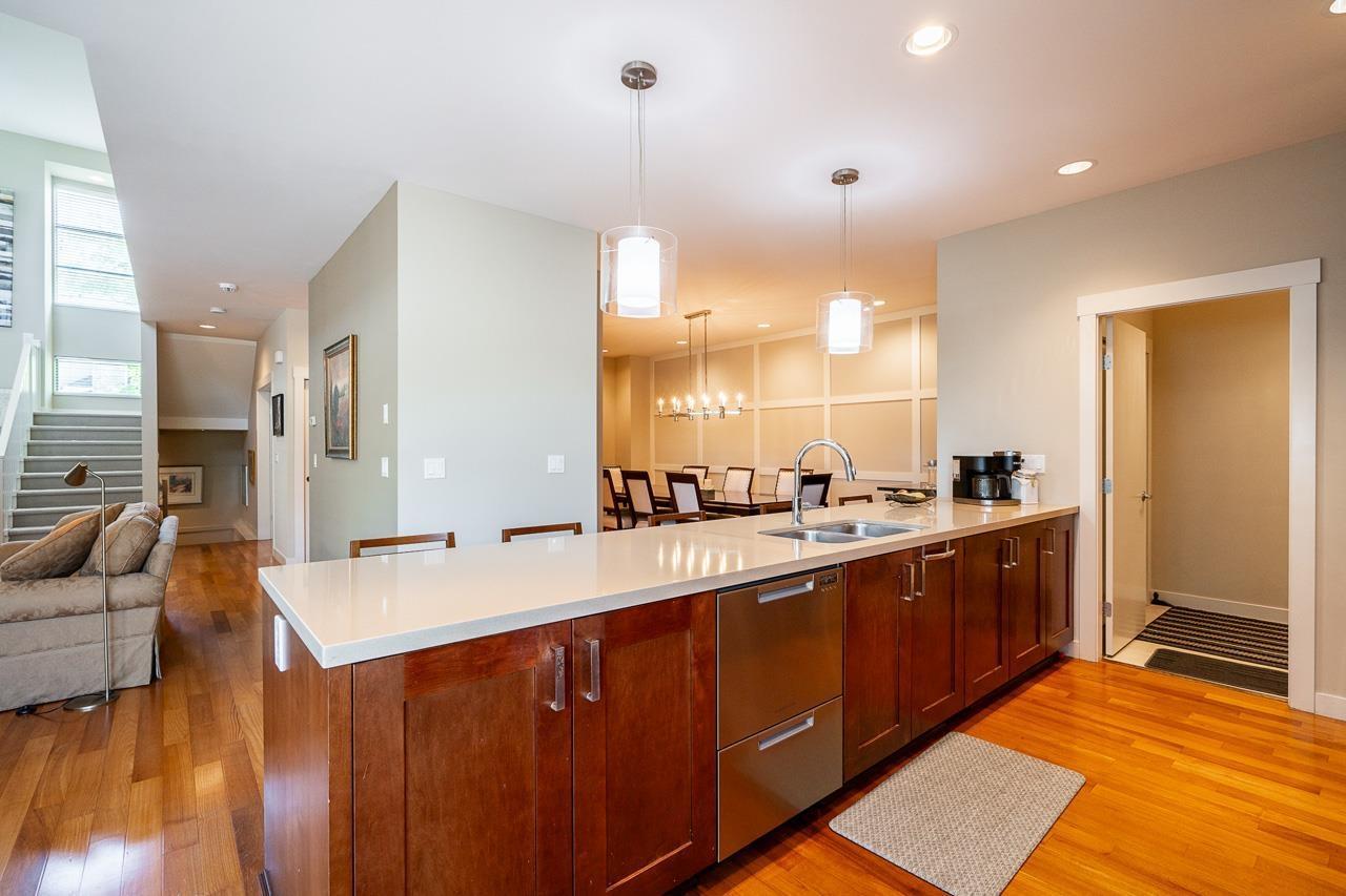 9 2603 162 Street, Surrey, BC - Indoor Photo Showing Kitchen With Double Sink