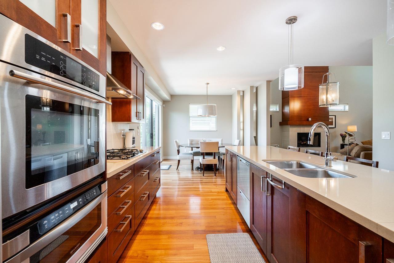 9 2603 162 Street, Surrey, BC - Indoor Photo Showing Kitchen With Double Sink With Upgraded Kitchen