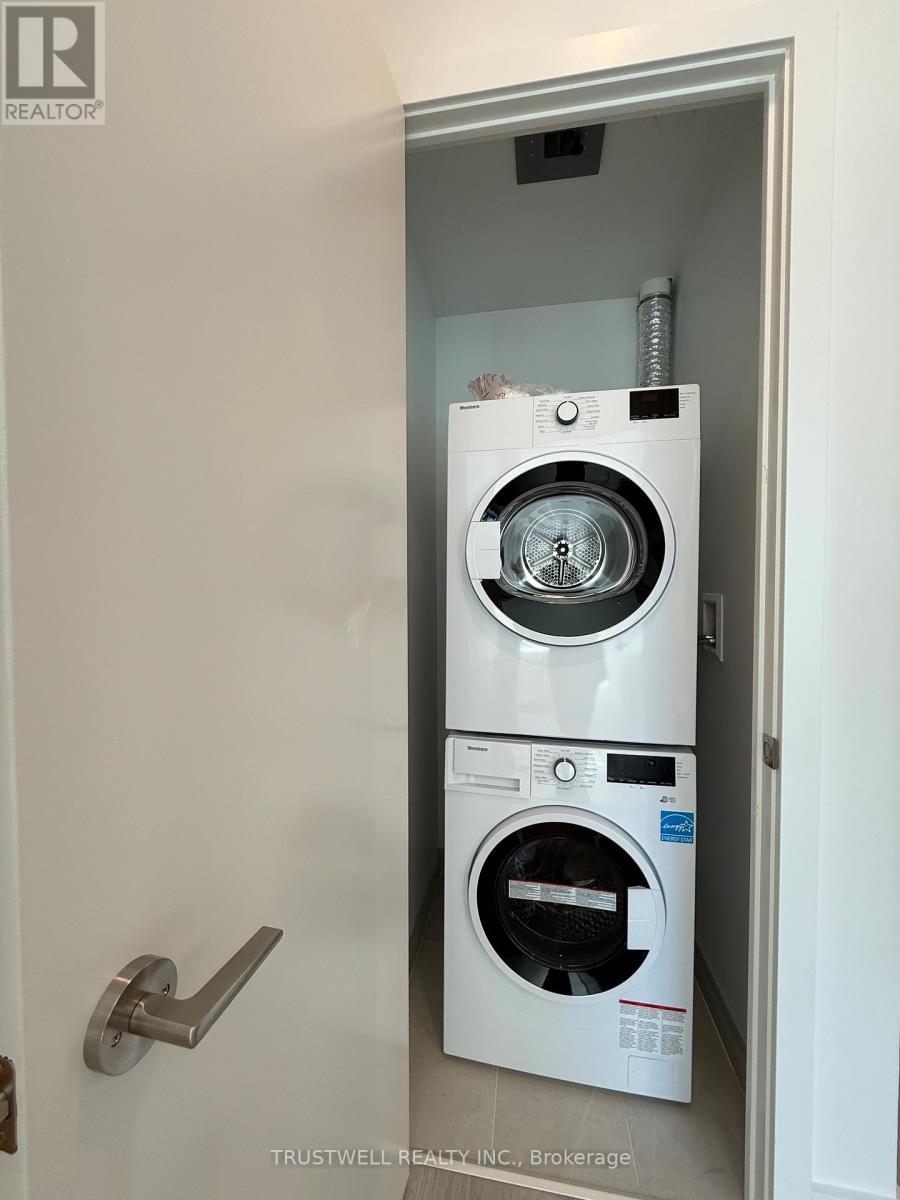 503 - 6 Greenbriar Road, Toronto, ON - Indoor Photo Showing Laundry Room