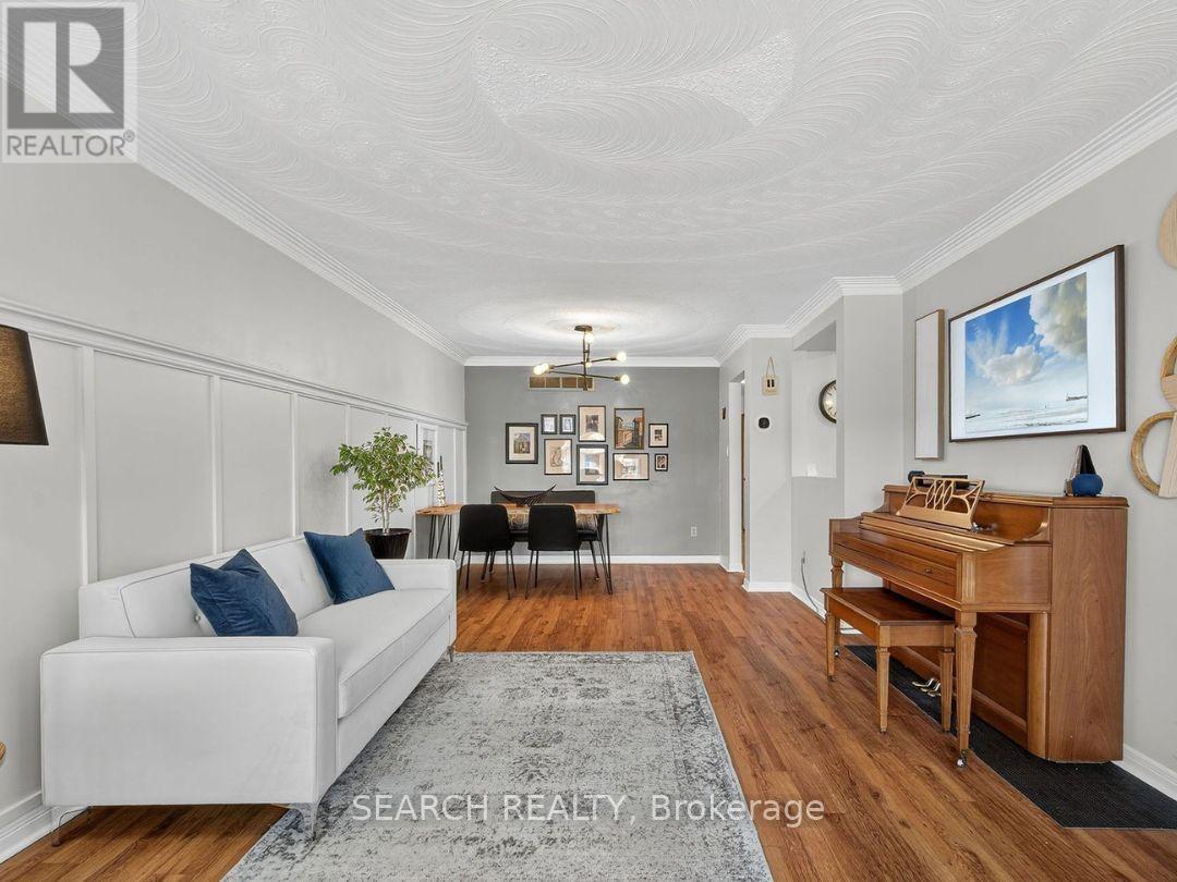 Upper - 27 Hickorynut Drive, Toronto, ON - Indoor Photo Showing Living Room