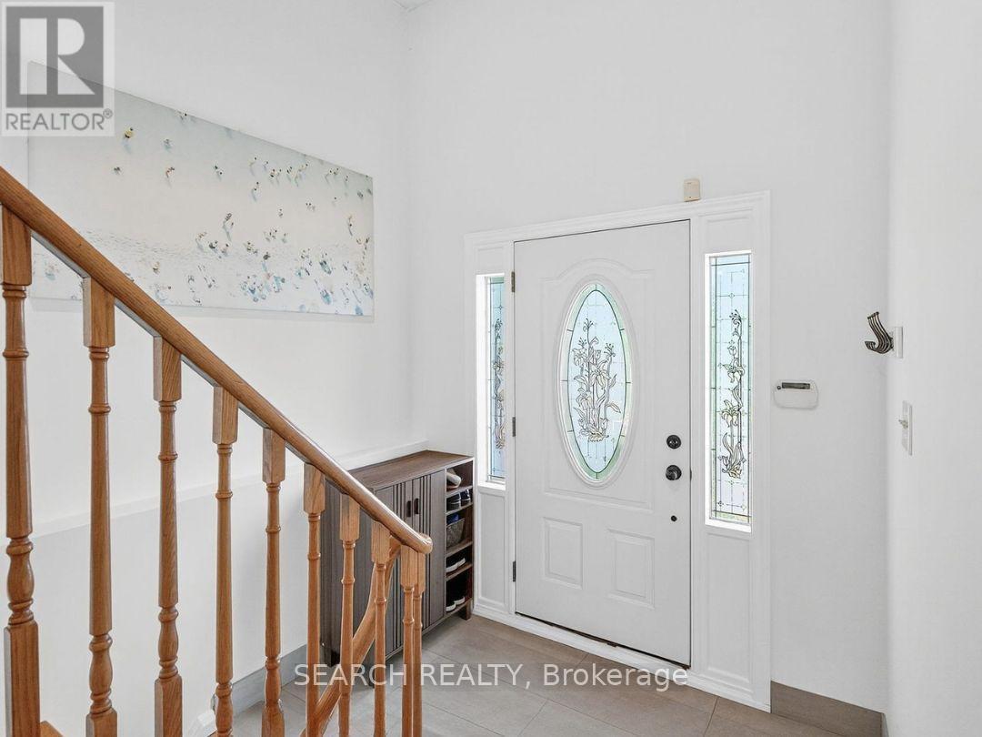 Upper - 27 Hickorynut Drive, Toronto, ON - Indoor Photo Showing Other Room