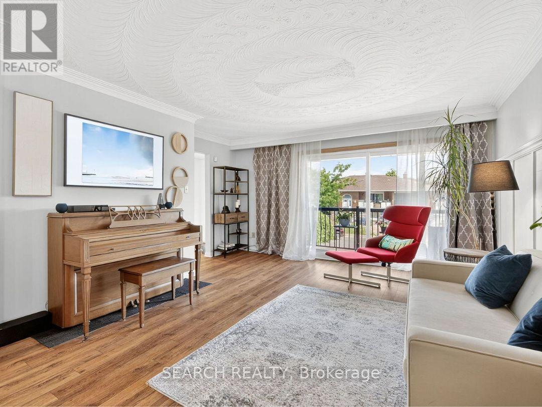 Upper - 27 Hickorynut Drive, Toronto, ON - Indoor Photo Showing Living Room