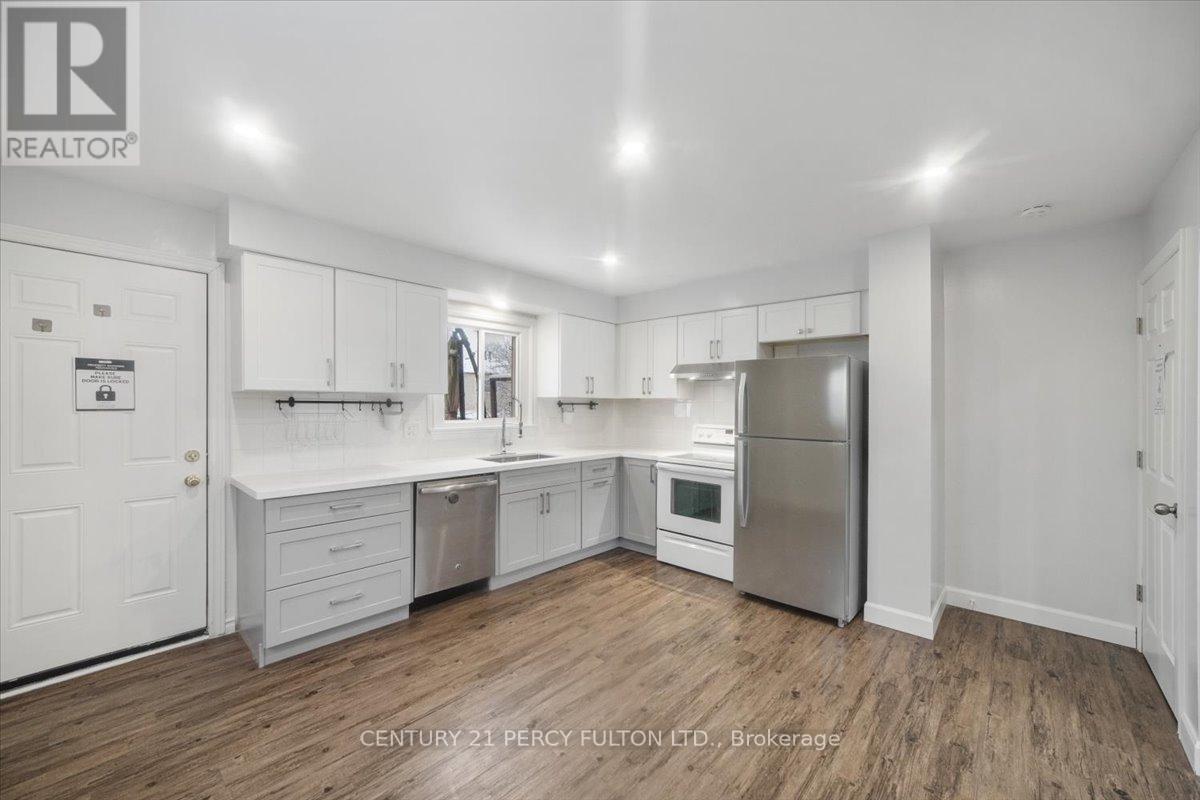 279 Vancouver Crescent, Oshawa, ON - Indoor Photo Showing Kitchen