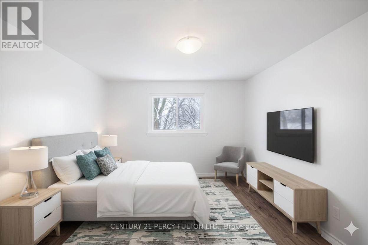 279 Vancouver Crescent, Oshawa, ON - Indoor Photo Showing Bedroom