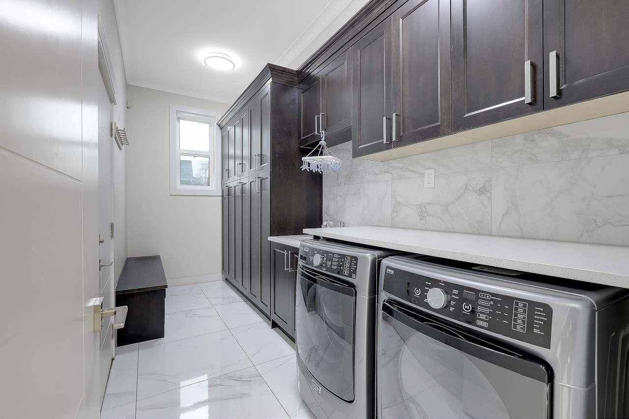 2960 Royal Street, Abbotsford, BC - Indoor Photo Showing Laundry Room