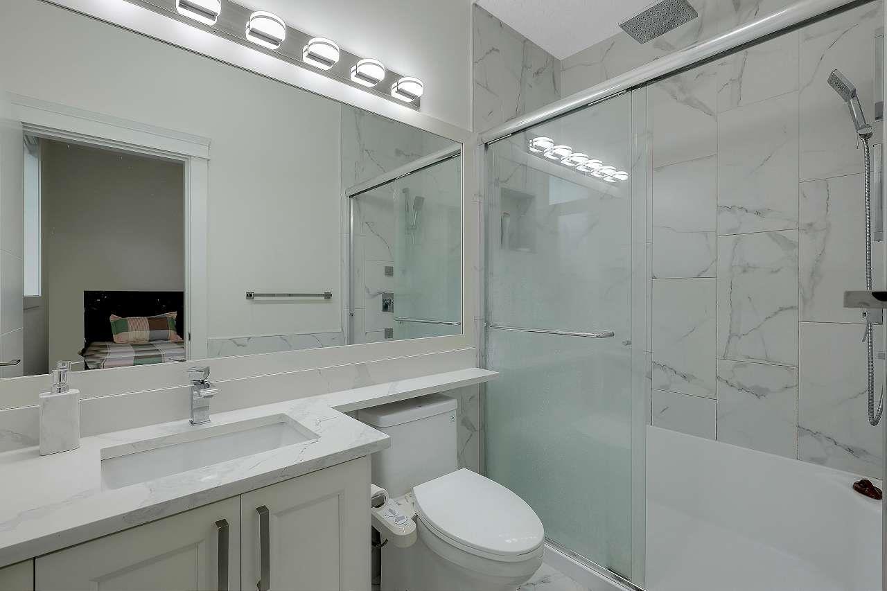 2960 Royal Street, Abbotsford, BC - Indoor Photo Showing Bathroom
