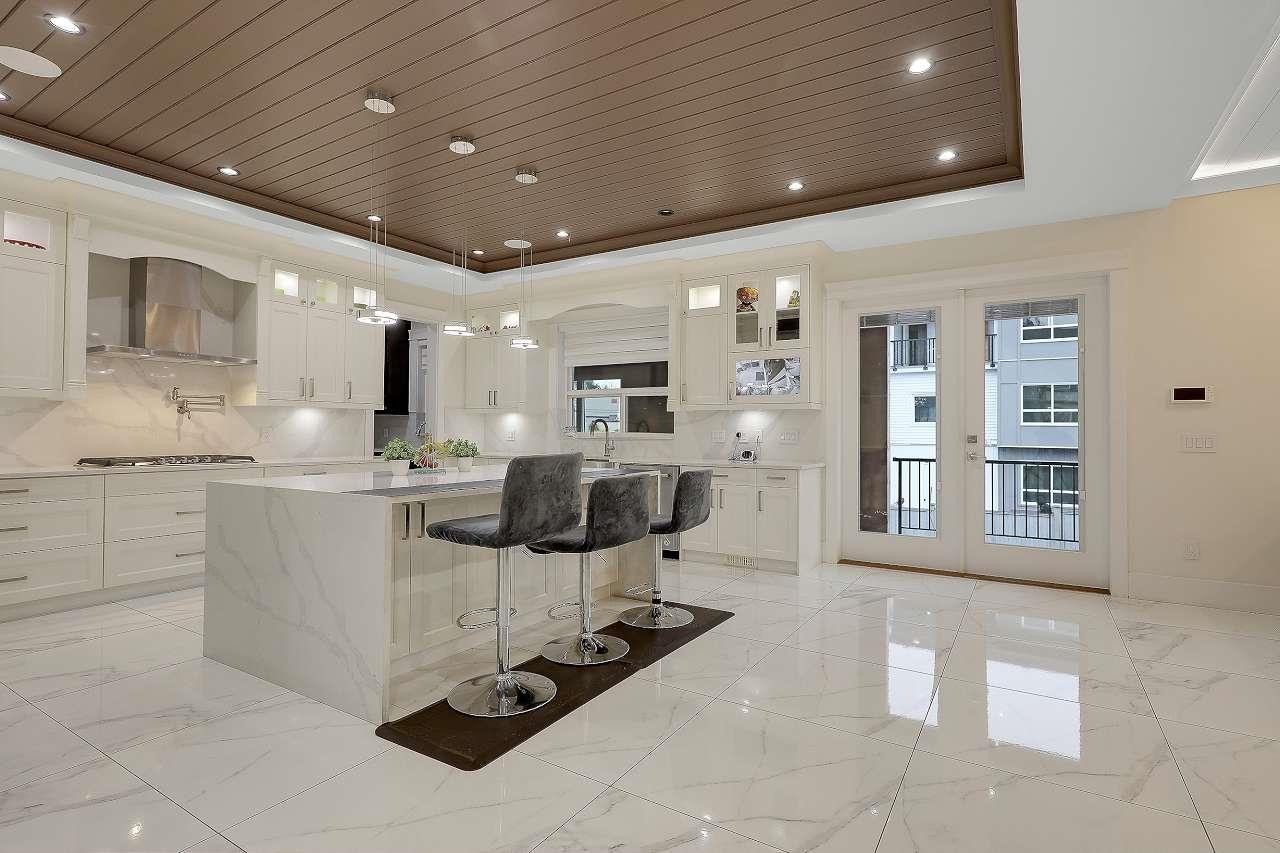 2960 Royal Street, Abbotsford, BC - Indoor Photo Showing Kitchen