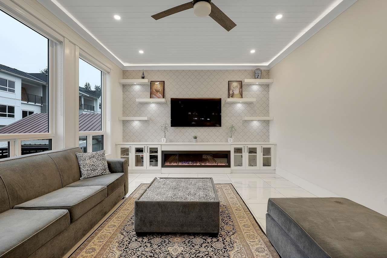 2960 Royal Street, Abbotsford, BC - Indoor With Fireplace