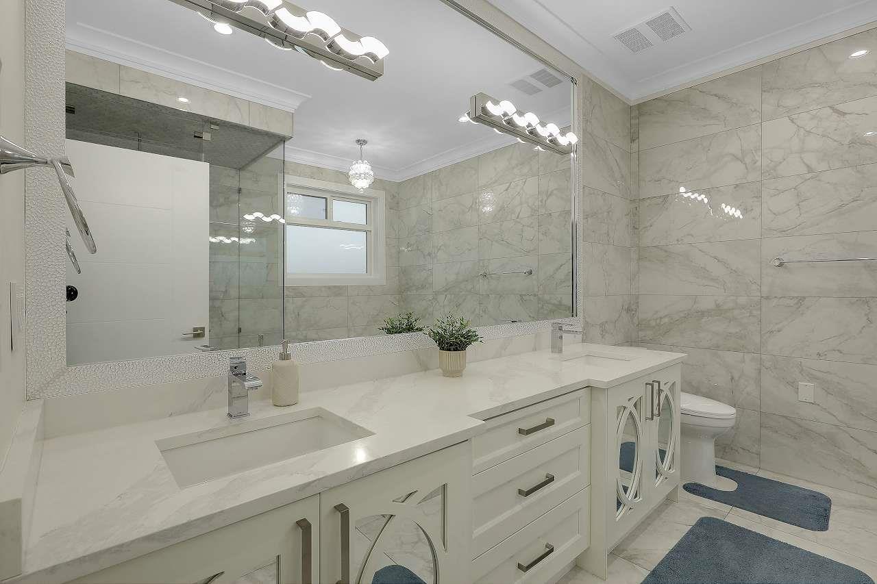 2960 Royal Street, Abbotsford, BC - Indoor Photo Showing Bathroom