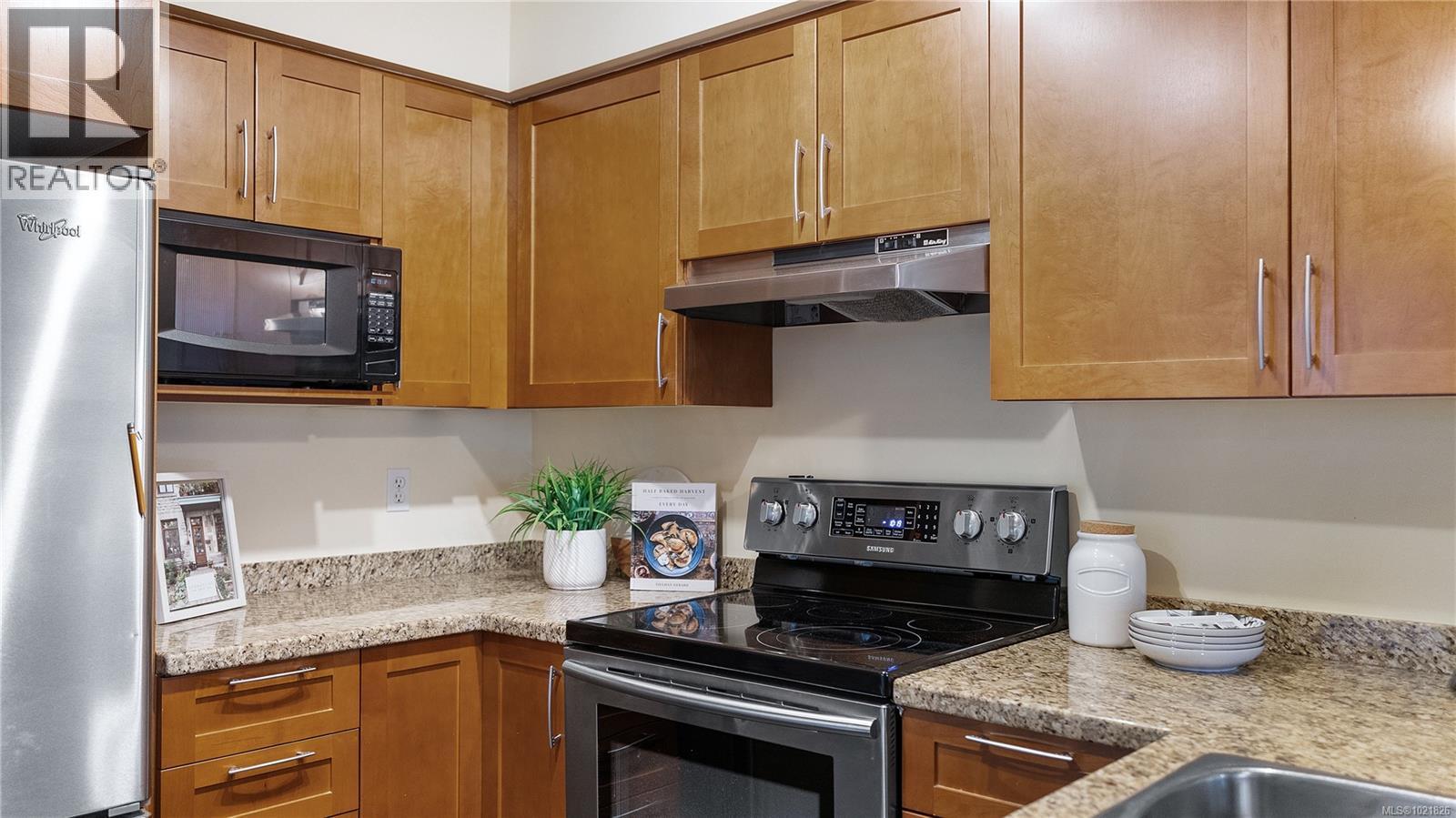 409 827 Fairfield Rd, Victoria, BC