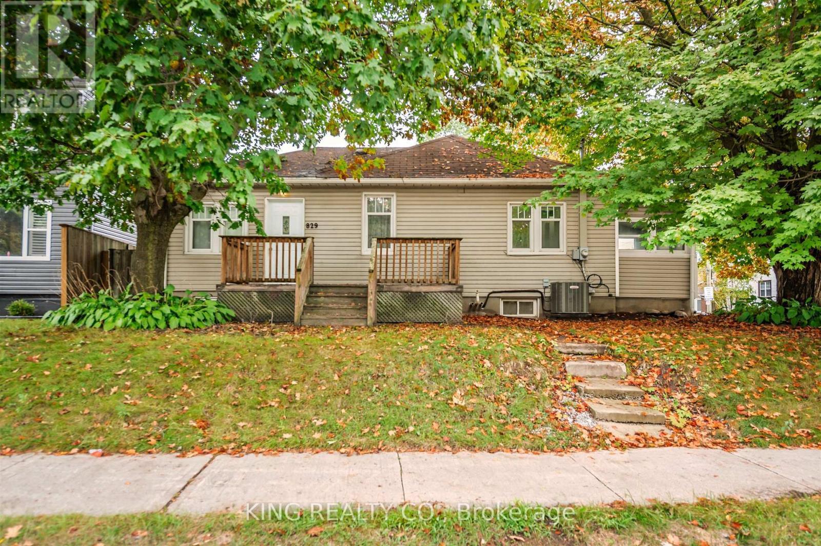 829 Athol Street, Whitby, ON