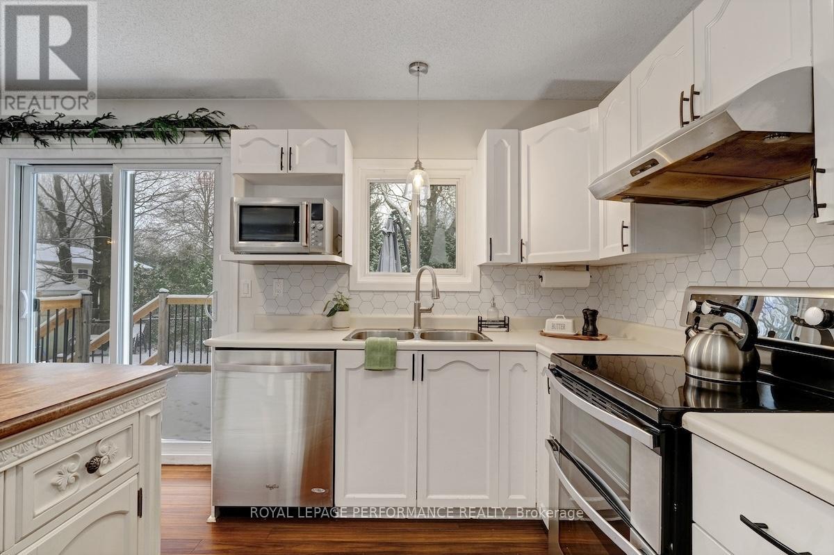 552 Loucks Drive, Russell, ON