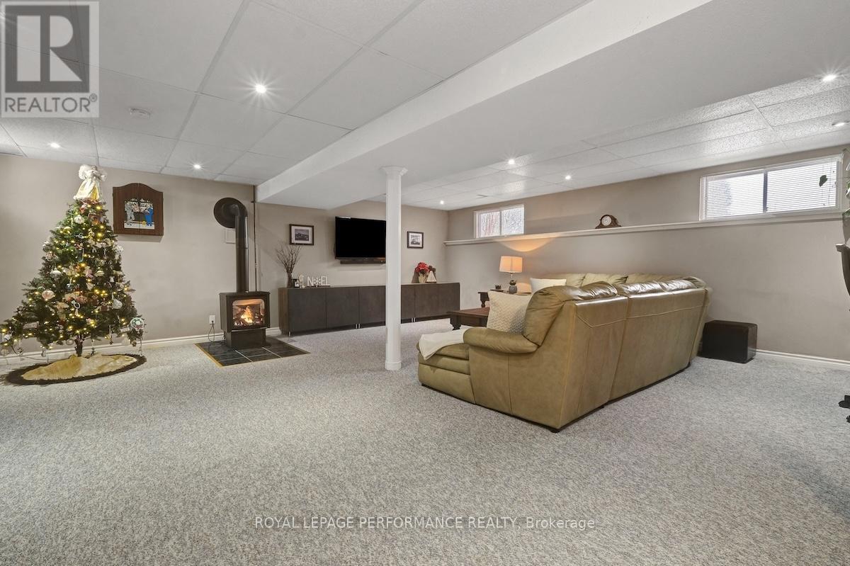 552 Loucks Drive, Russell, ON