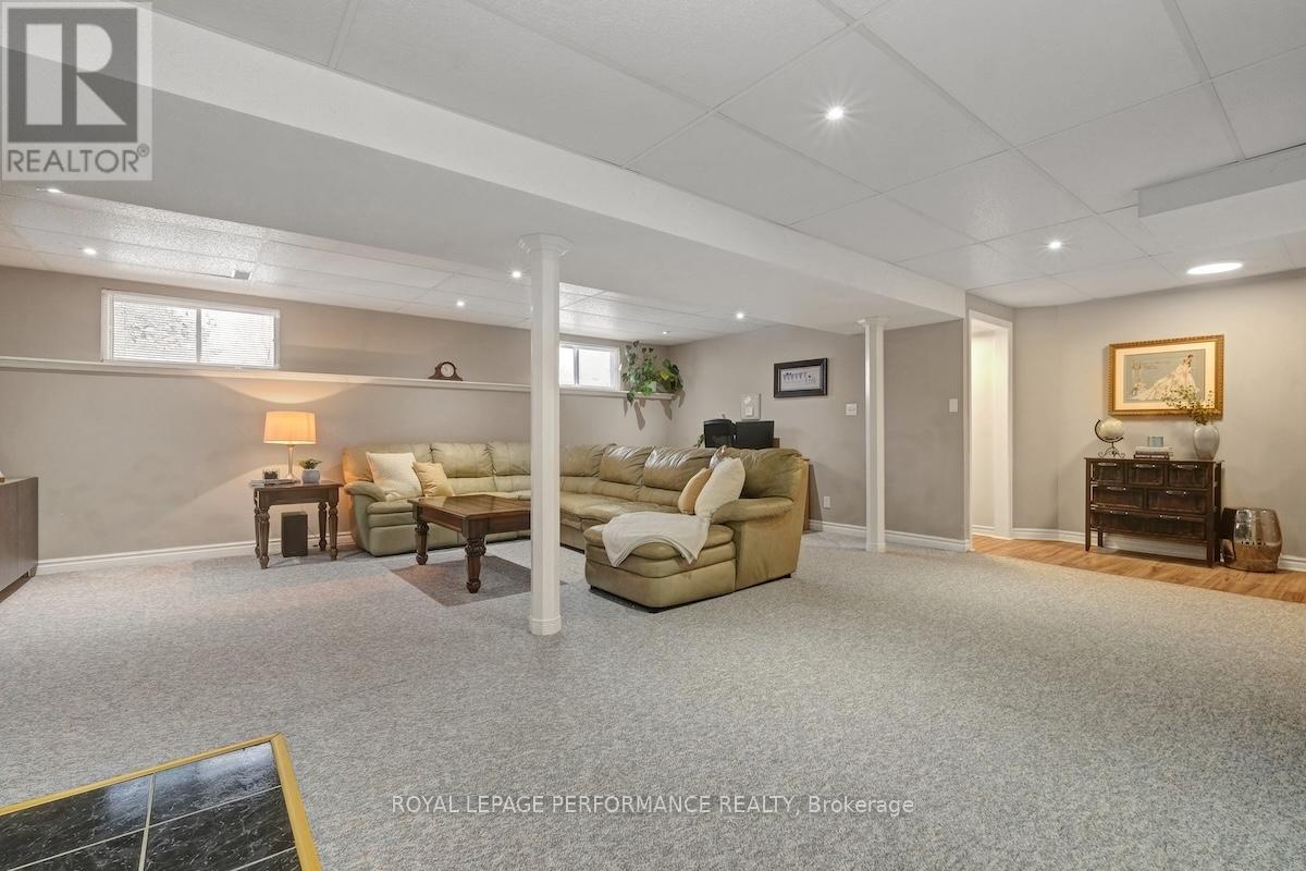 552 Loucks Drive, Russell, ON