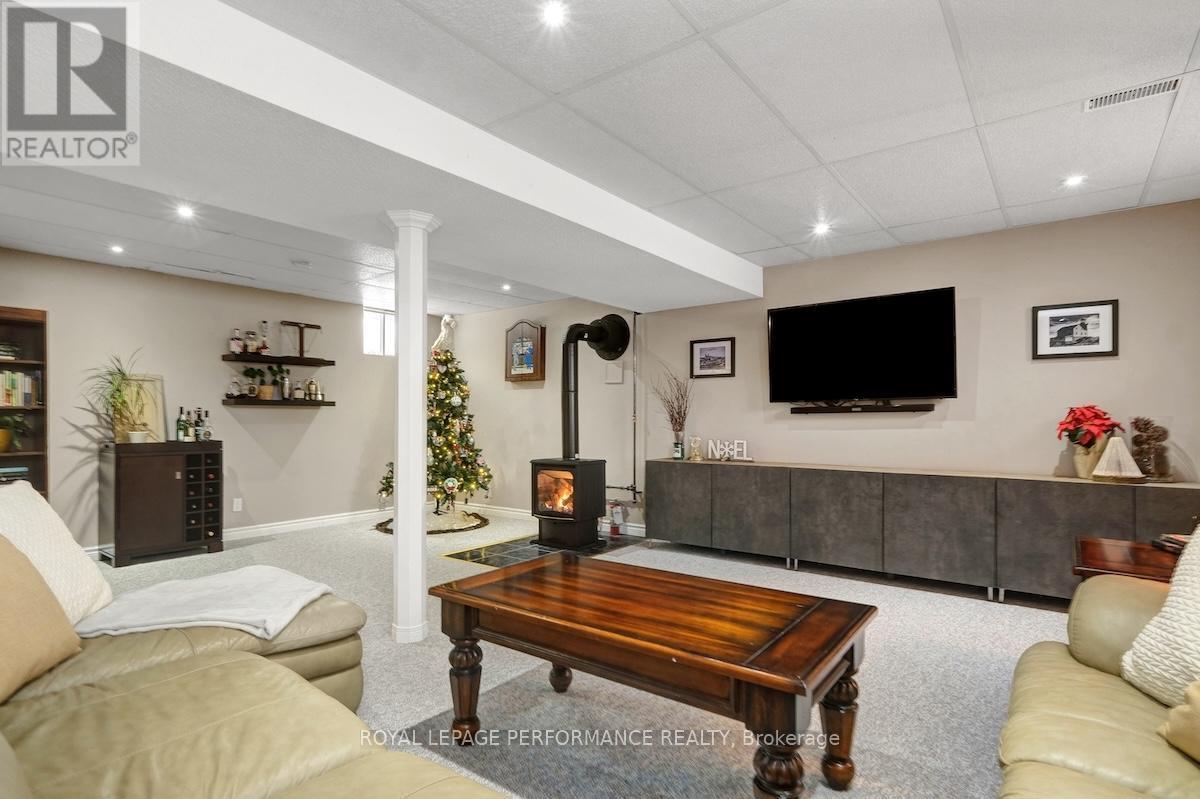 552 Loucks Drive, Russell, ON