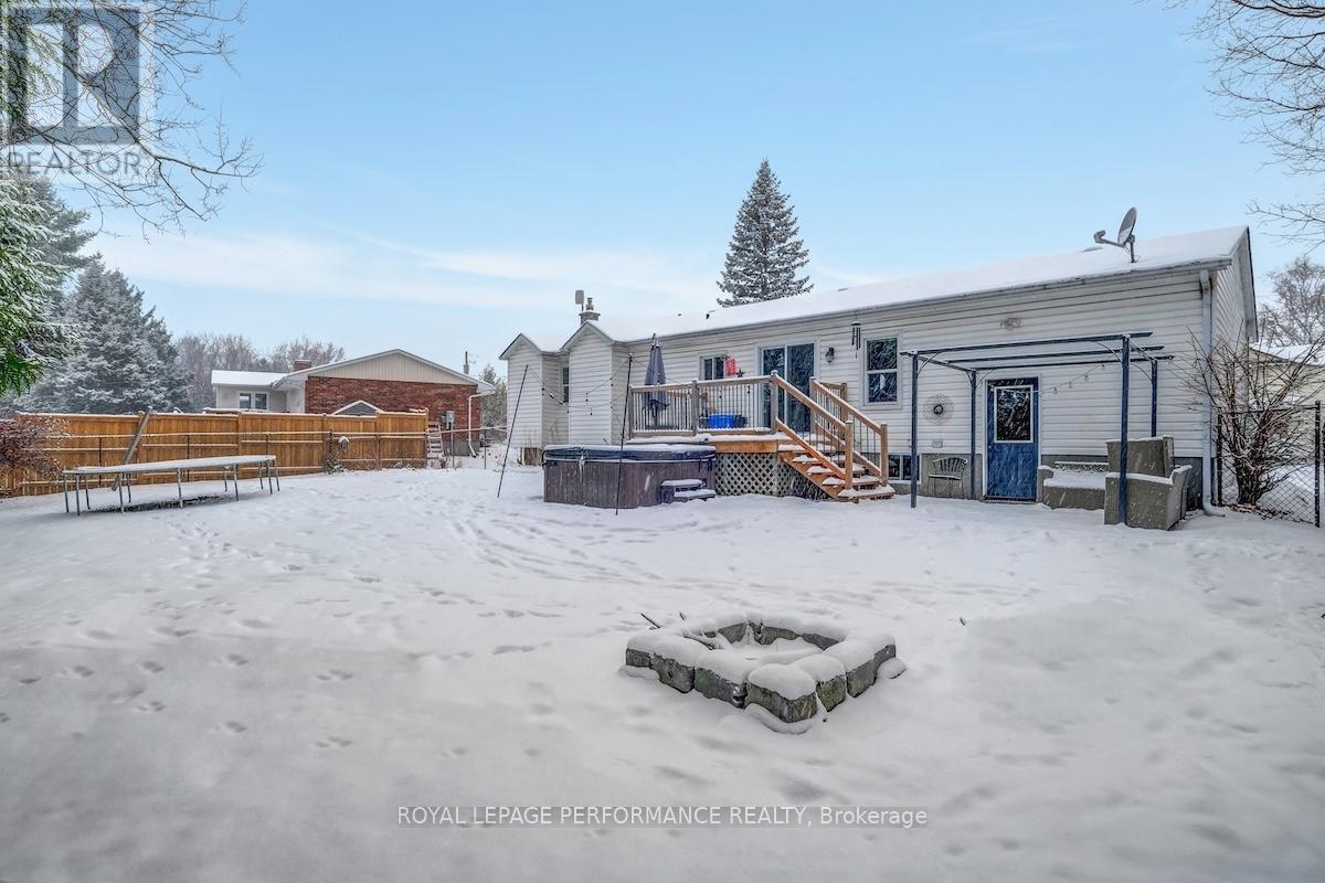 552 Loucks Drive, Russell, ON