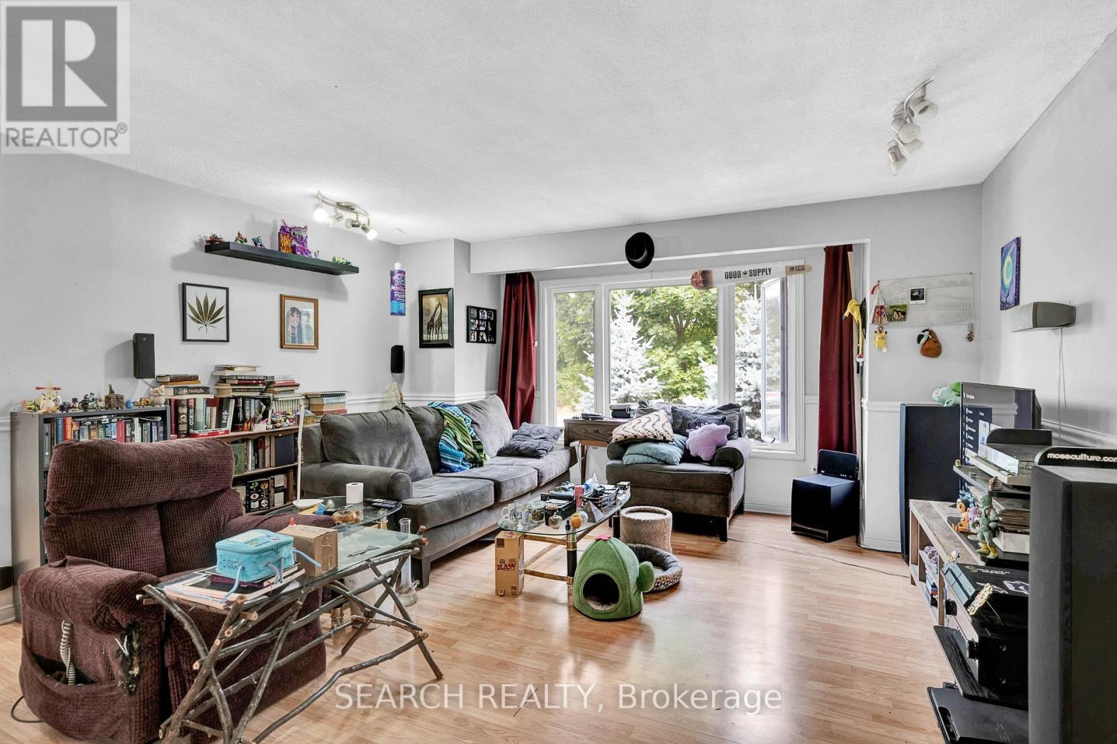 5127 10Th Side Road, Essa, ON - Indoor Photo Showing Living Room